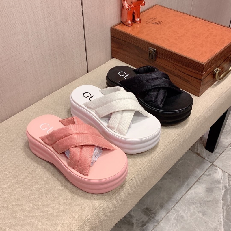 G*u*i slippers